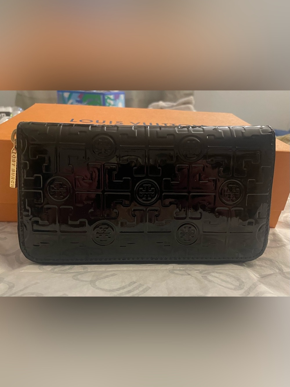 Tory Burch Embossed Patent Leather Wallet in Black - Picture 9 of 15